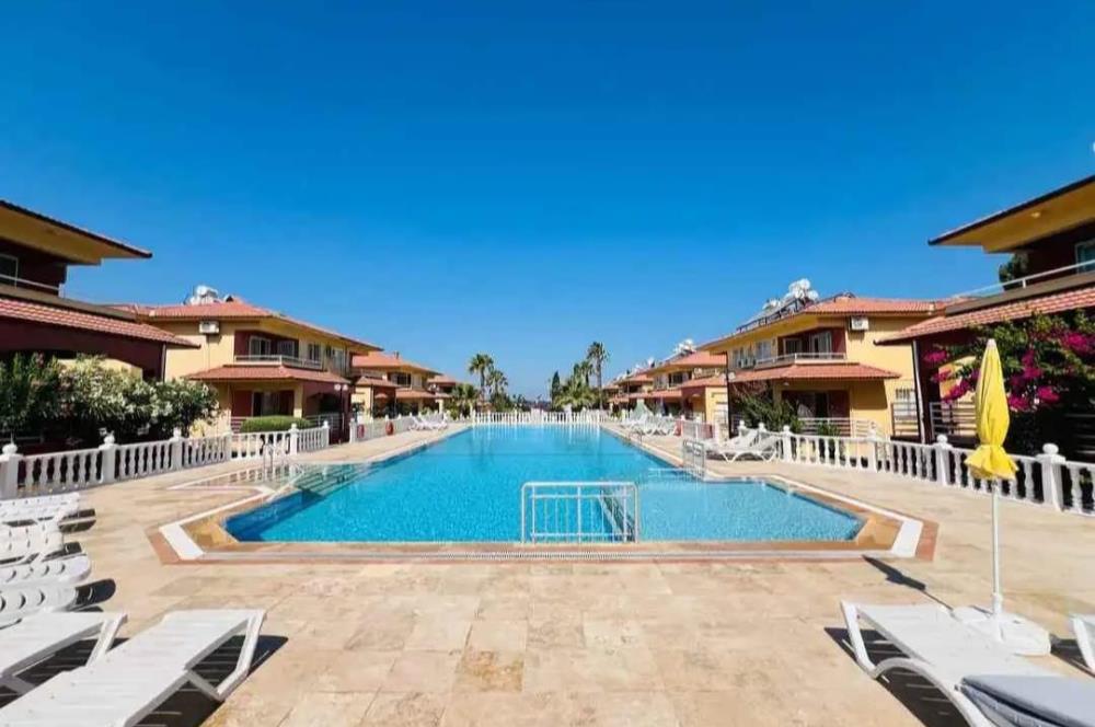 DENİZE SIFIR SİTEDE SATILIK 3+1 EŞYALI VİLLA