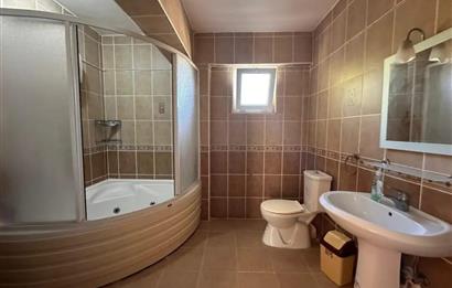 DENİZE SIFIR SİTEDE SATILIK 3+1 EŞYALI VİLLA