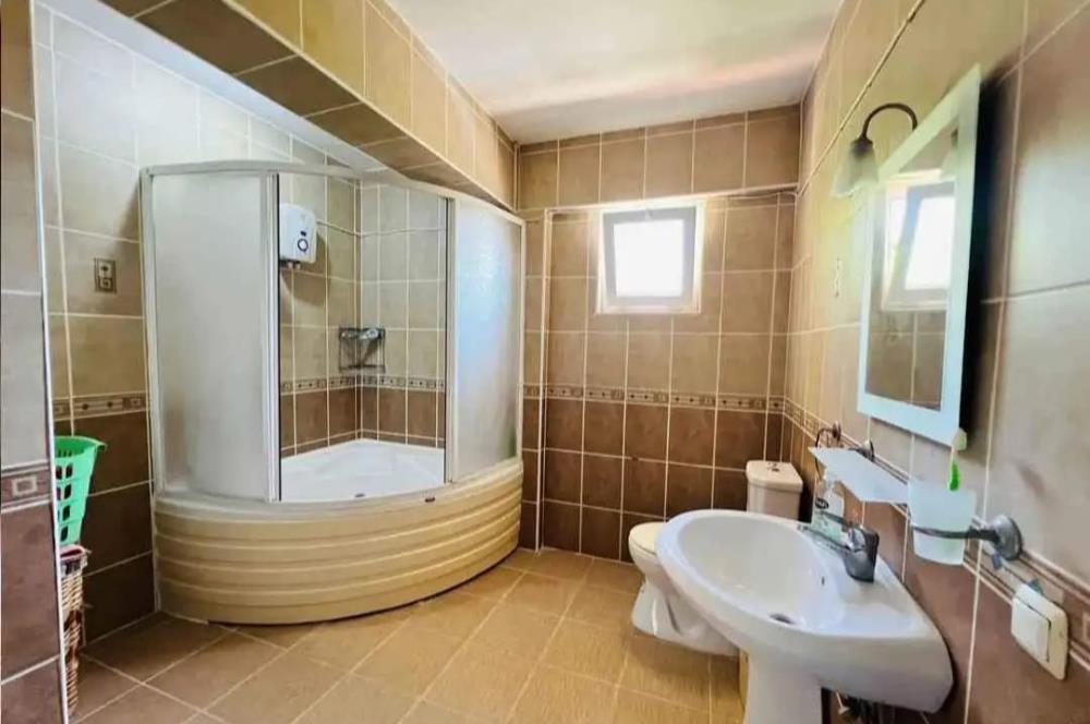 DENİZE SIFIR SİTEDE SATILIK 3+1 EŞYALI VİLLA