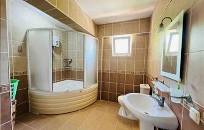 DENİZE SIFIR SİTEDE SATILIK 3+1 EŞYALI VİLLA