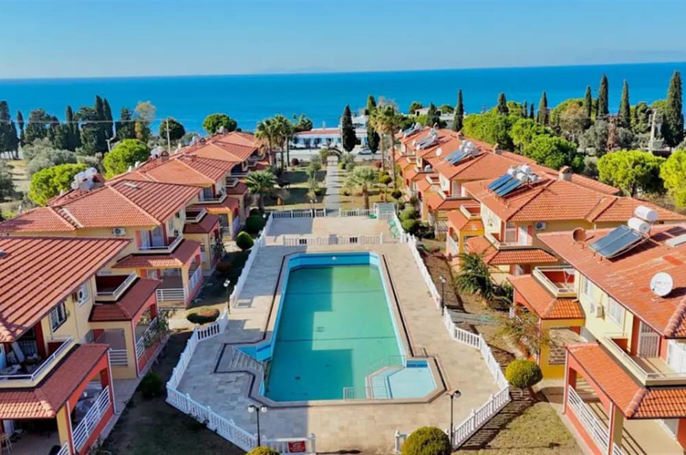 DENİZE SIFIR SİTEDE SATILIK 3+1 EŞYALI VİLLA