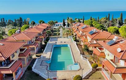 DENİZE SIFIR SİTEDE SATILIK 3+1 EŞYALI VİLLA