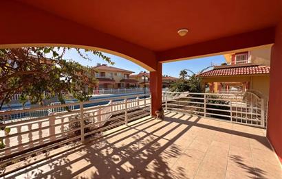 DENİZE SIFIR SİTEDE SATILIK 3+1 EŞYALI VİLLA