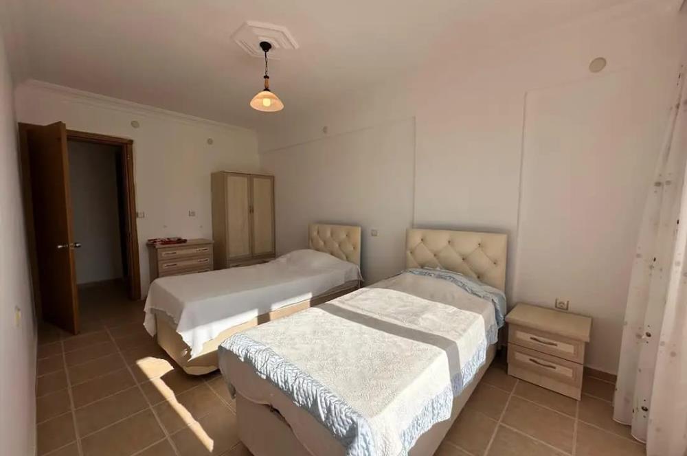 DENİZE SIFIR SİTEDE SATILIK 3+1 EŞYALI VİLLA