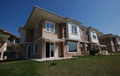 Uskumruköy Elit Site'de Şerefiyesi Yüksek Satılık İkiz Villa