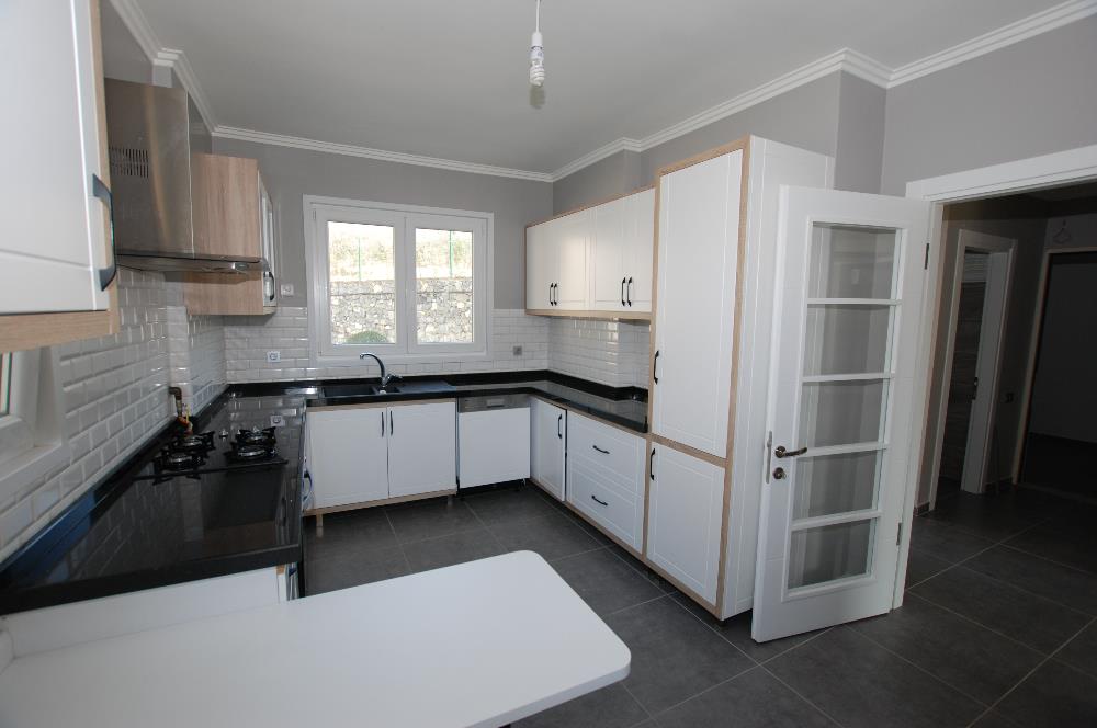 Uskumruköy Elit Site'de Şerefiyesi Yüksek Satılık İkiz Villa