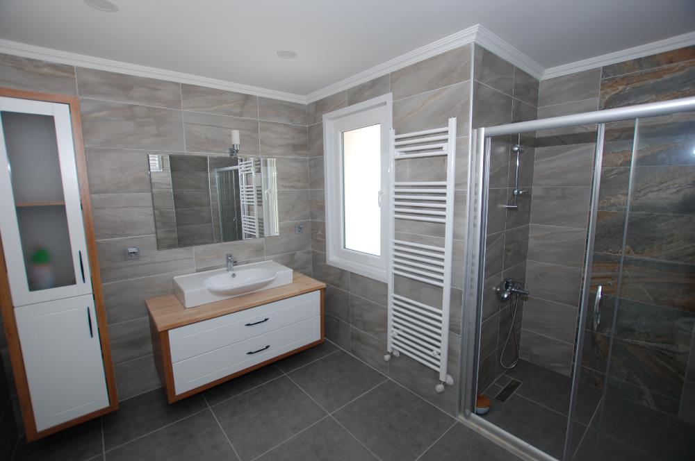 Uskumruköy Elit Site'de Şerefiyesi Yüksek Satılık İkiz Villa