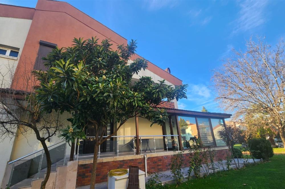 Şirinköy Sitesinde 5+1 Sauna ve Kış Bahçeli Lüx triplex villa 