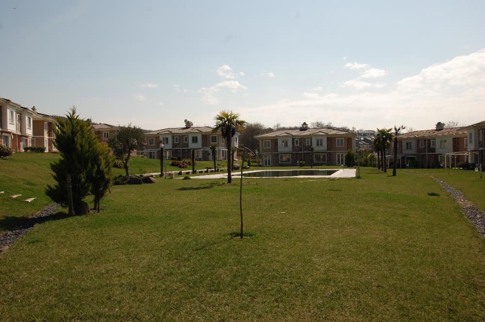 Uskumruköy Elit Site'de Şerefiyesi Yüksek Satılık İkiz Villa