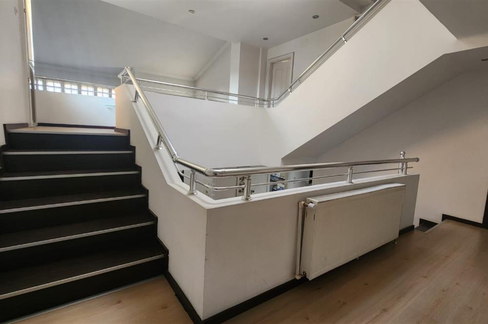 Şirinköy Sitesinde 5+1 Sauna ve Kış Bahçeli Lüx triplex villa 