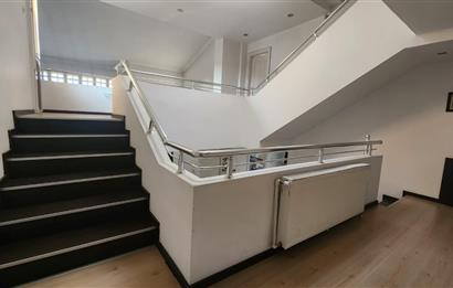 Şirinköy Sitesinde 5+1 Sauna ve Kış Bahçeli Lüx triplex villa 