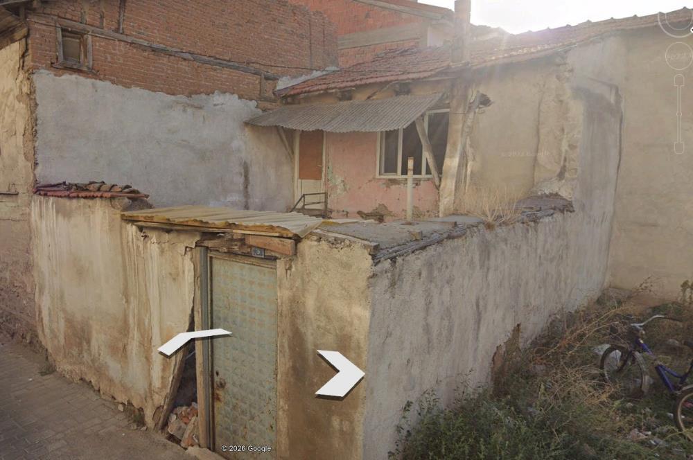 C 21 Bal dan Balıkesir Bigadiç te Satılık Kerpiç Ev