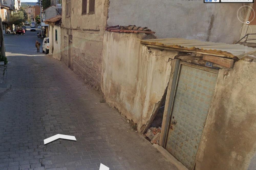 C 21 Bal dan Balıkesir Bigadiç te Satılık Kerpiç Ev