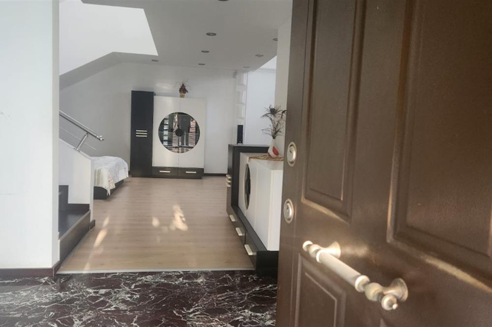 Şirinköy Sitesinde 5+1 Sauna ve Kış Bahçeli Lüx triplex villa 