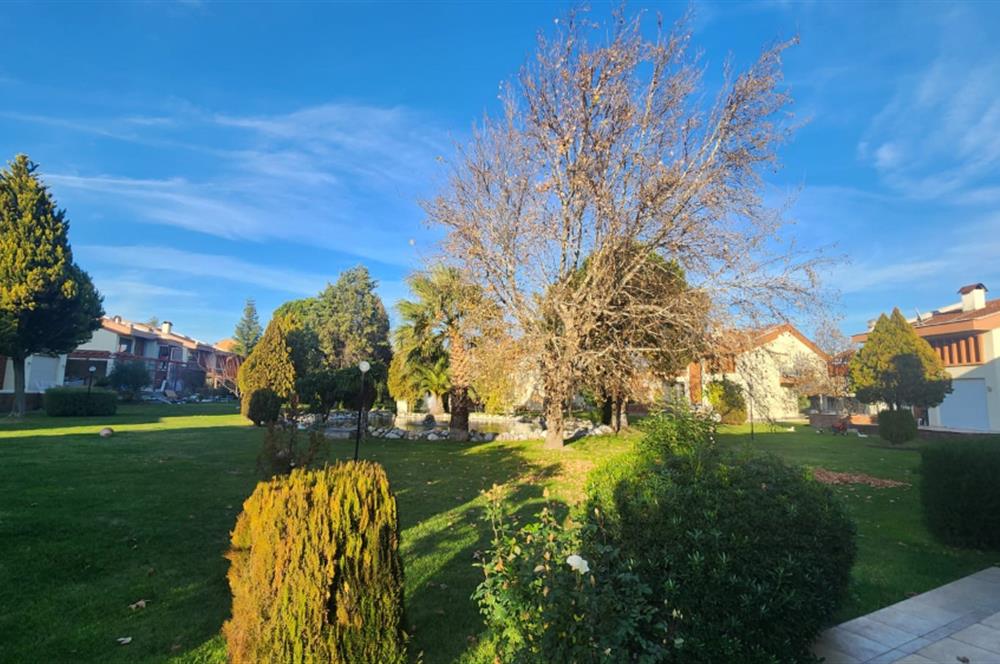 Şirinköy Sitesinde 5+1 Sauna ve Kış Bahçeli Lüx triplex villa 