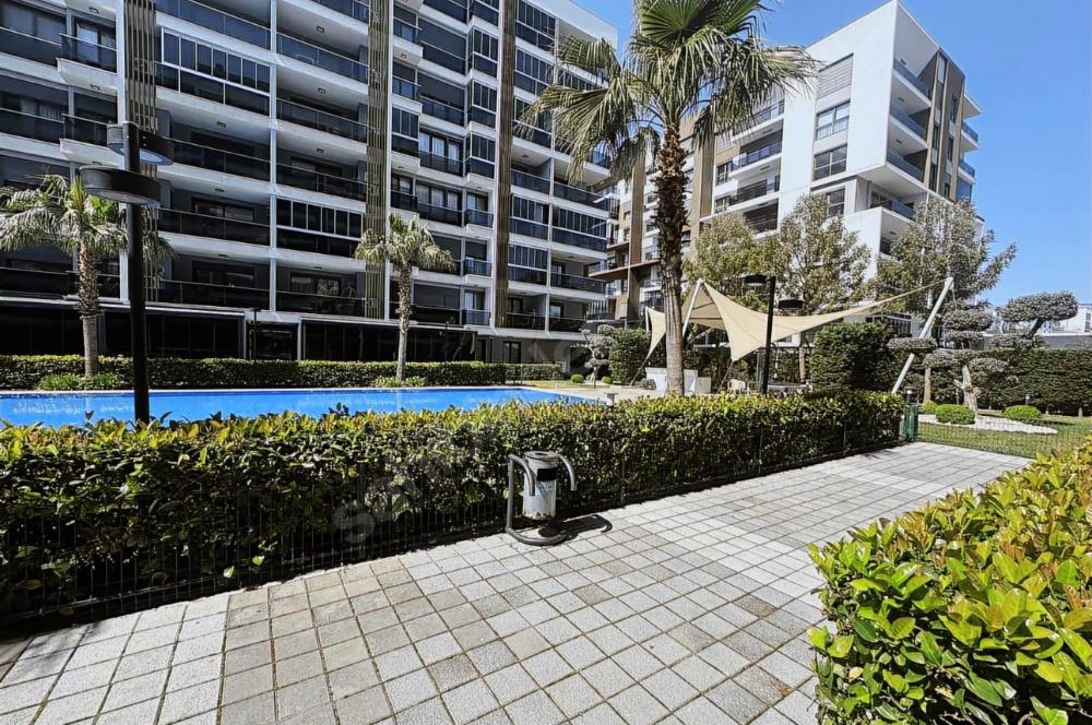 Ataşehir Loca Sitesinde Havuz Manzaralı 3+1 