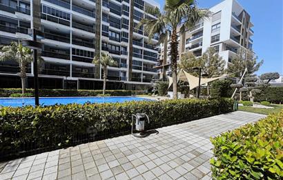 Ataşehir Loca Sitesinde Havuz Manzaralı 3+1 