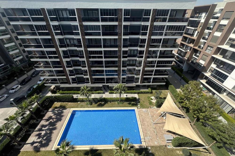 Ataşehir Loca Sitesinde Havuz Manzaralı 3+1 