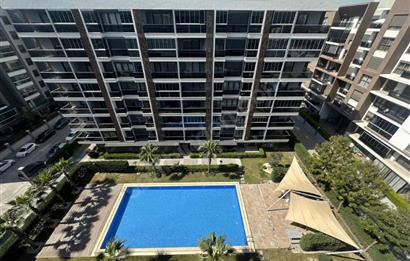 Ataşehir Loca Sitesinde Havuz Manzaralı 3+1 