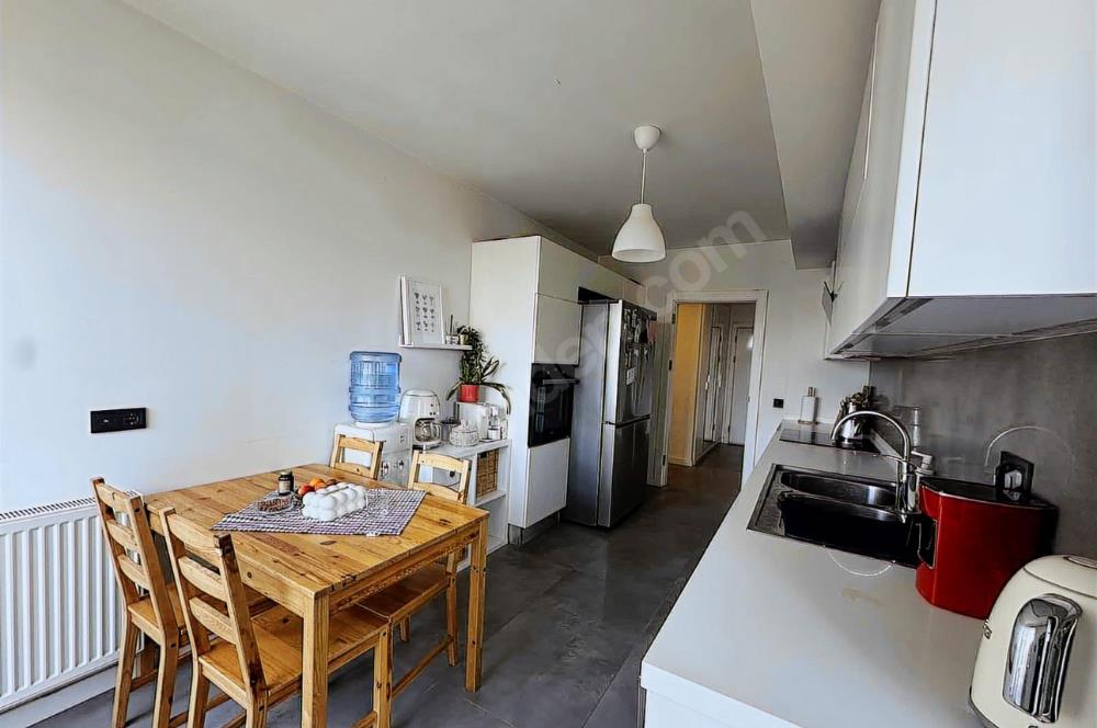 Ataşehir Loca Sitesinde Havuz Manzaralı 3+1 