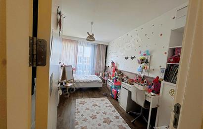 Ataşehir Loca Sitesinde Havuz Manzaralı 3+1 