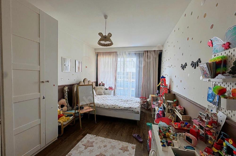 Ataşehir Loca Sitesinde Havuz Manzaralı 3+1 