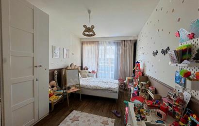 Ataşehir Loca Sitesinde Havuz Manzaralı 3+1 