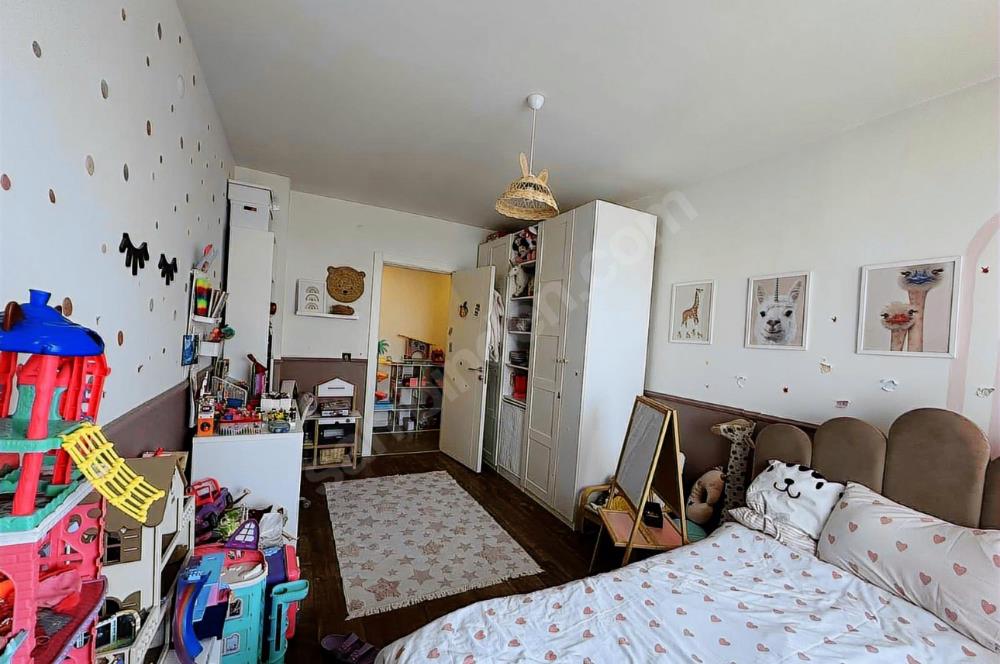 Ataşehir Loca Sitesinde Havuz Manzaralı 3+1 