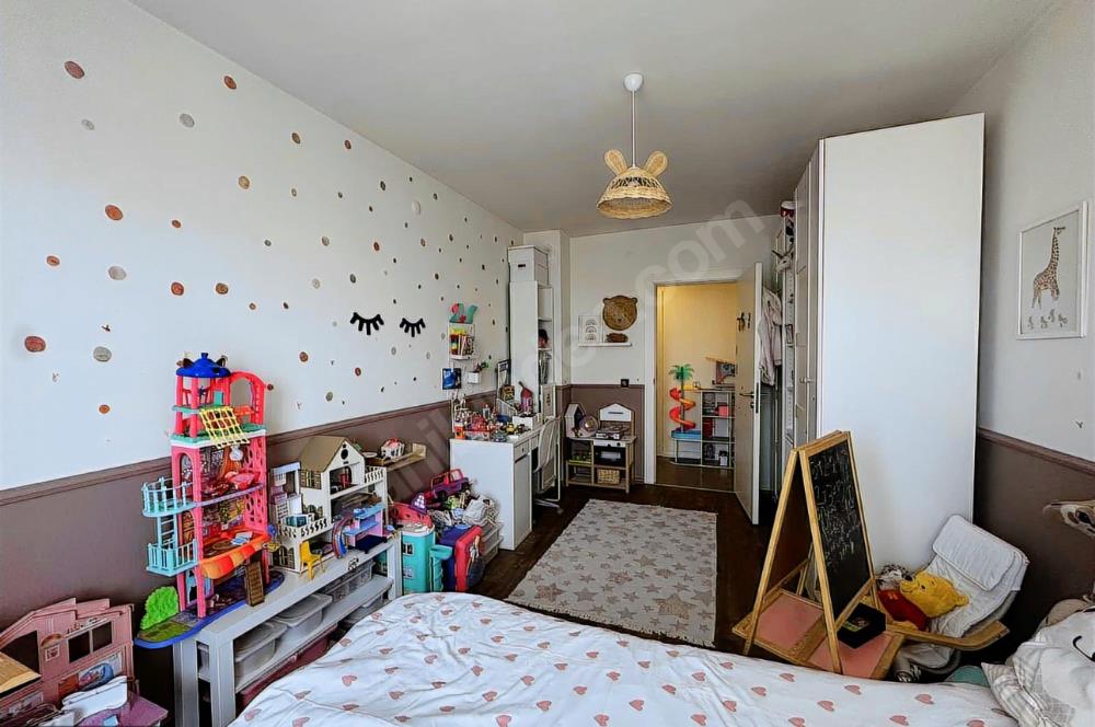 Ataşehir Loca Sitesinde Havuz Manzaralı 3+1 