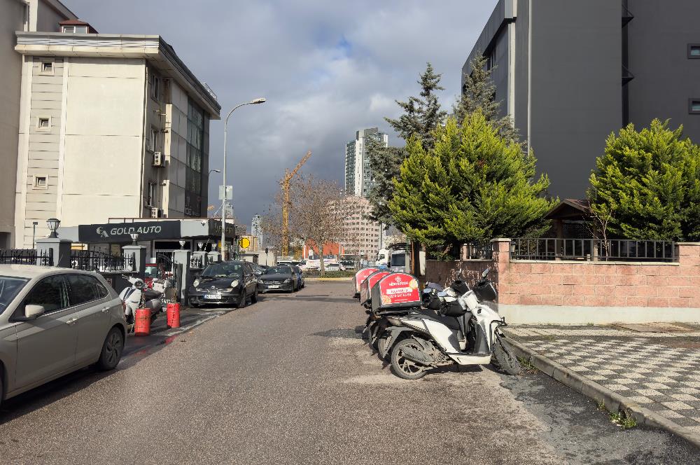 KAYIŞDAĞI CADDESİNE 2.BİNADA KİRALIK DÜKKAN