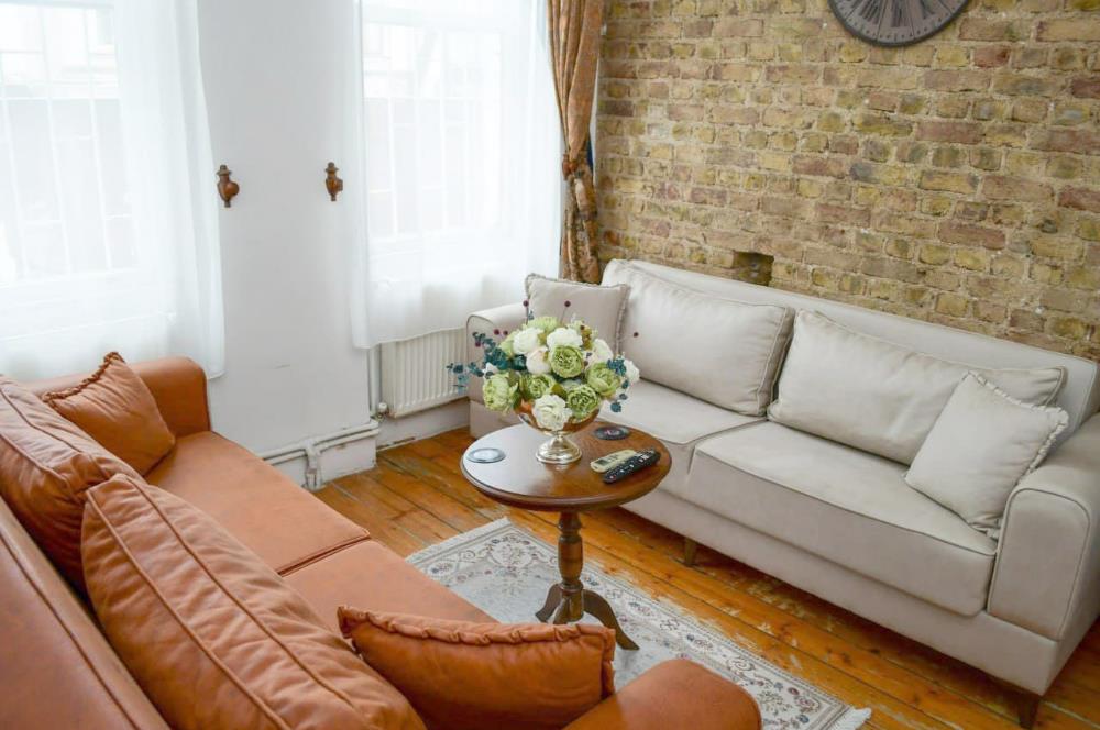 BEYOĞLU, GALATA KULESİNİN YANINDA SATILIK 2 + 1 DAİRE