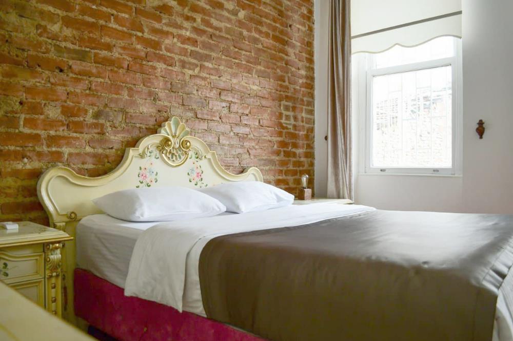 BEYOĞLU, GALATA KULESİNİN YANINDA SATILIK 2 + 1 DAİRE