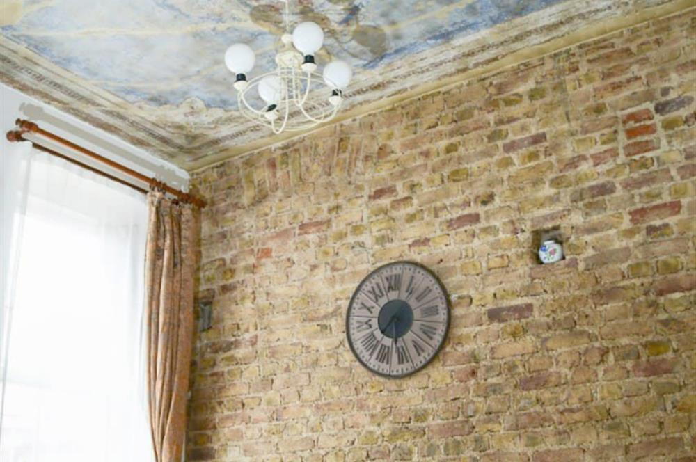 BEYOĞLU, GALATA KULESİNİN YANINDA SATILIK 2 + 1 DAİRE