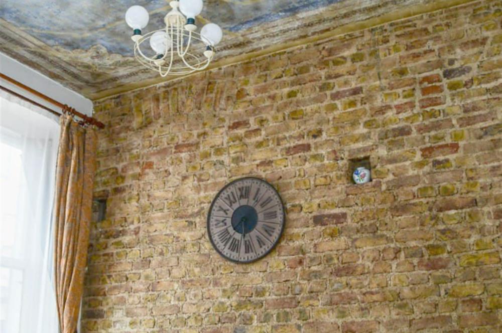 BEYOĞLU, GALATA KULESİNİN YANINDA SATILIK 2 + 1 DAİRE