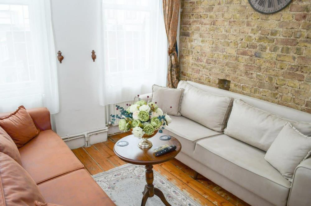 BEYOĞLU, GALATA KULESİNİN YANINDA SATILIK 2 + 1 DAİRE