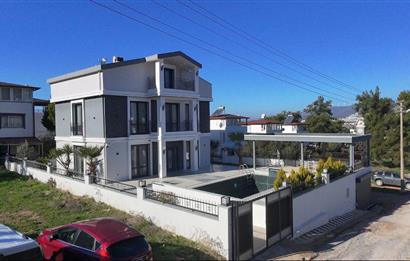 AKBÜKTE TAM MÜSTAKİL FULL EŞYALI 4+1 HAVUZLU VİLLA