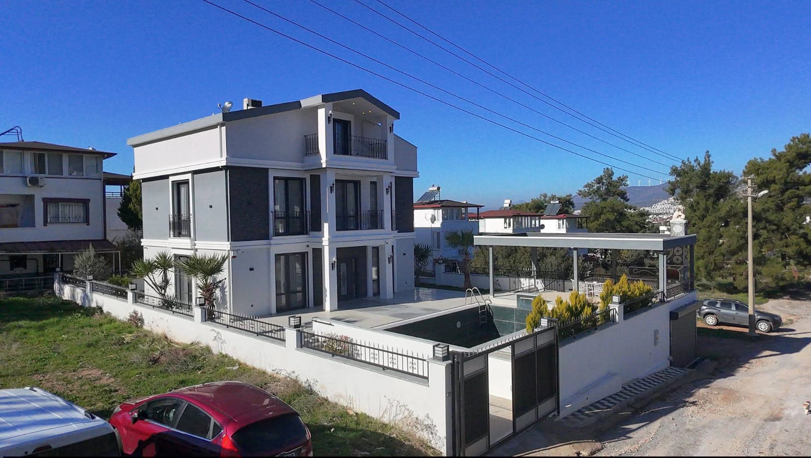 AKBÜKTE TAM MÜSTAKİL FULL EŞYALI 4+1 HAVUZLU VİLLA