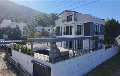 AKBÜKTE TAM MÜSTAKİL FULL EŞYALI 4+1 HAVUZLU VİLLA