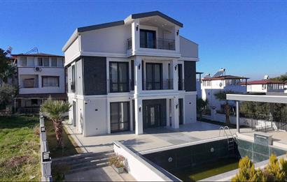 AKBÜKTE TAM MÜSTAKİL FULL EŞYALI 4+1 HAVUZLU VİLLA