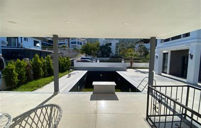 AKBÜKTE TAM MÜSTAKİL FULL EŞYALI 4+1 HAVUZLU VİLLA