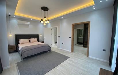 AKBÜKTE TAM MÜSTAKİL FULL EŞYALI 4+1 HAVUZLU VİLLA