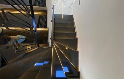 AKBÜKTE TAM MÜSTAKİL FULL EŞYALI 4+1 HAVUZLU VİLLA