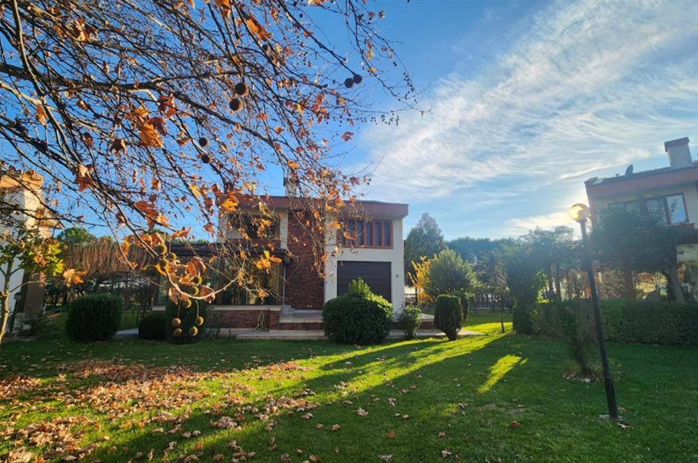 Şirinköy Sitesinde 5+1 Sauna ve Kış Bahçeli Lüx triplex villa 