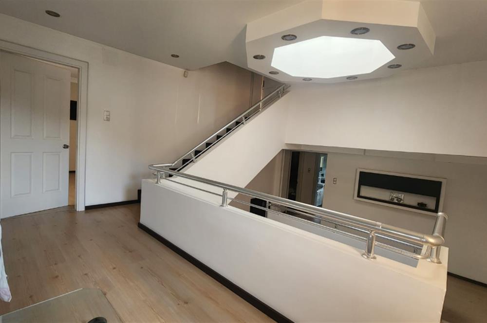 Şirinköy Sitesinde 5+1 Sauna ve Kış Bahçeli Lüx triplex villa 