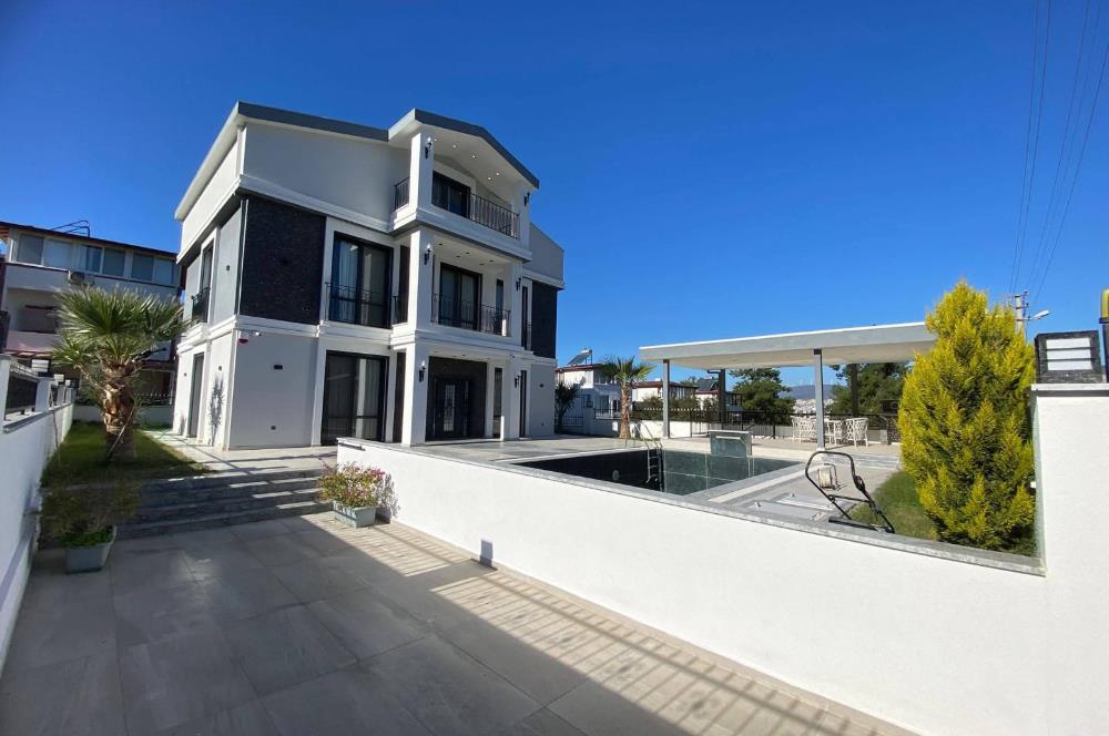 AKBÜKTE TAM MÜSTAKİL FULL EŞYALI 4+1 HAVUZLU VİLLA