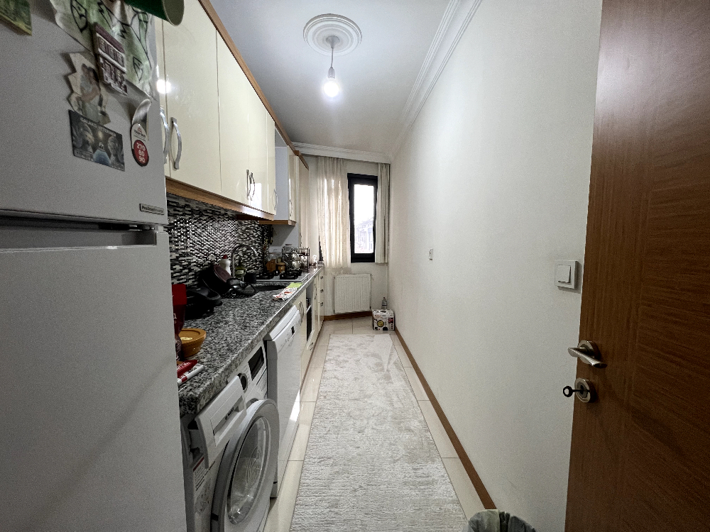 Kağıthane Çeliktepe satılık kapalı mutfaklı geniş 1+1 daire