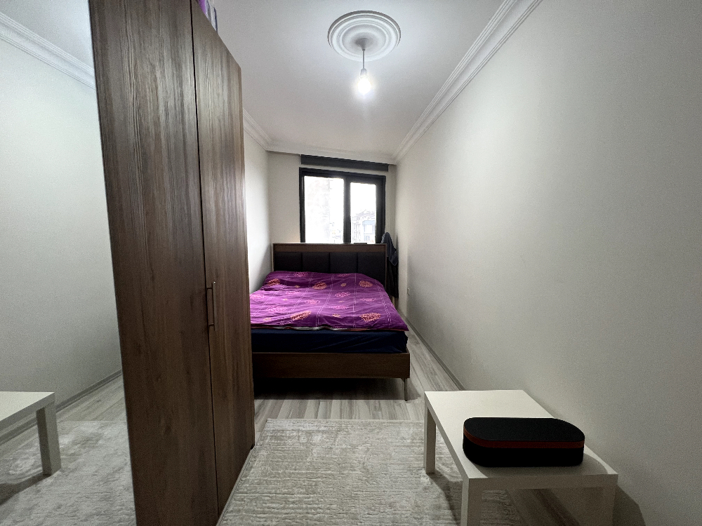 Kağıthane Çeliktepe satılık kapalı mutfaklı geniş 1+1 daire