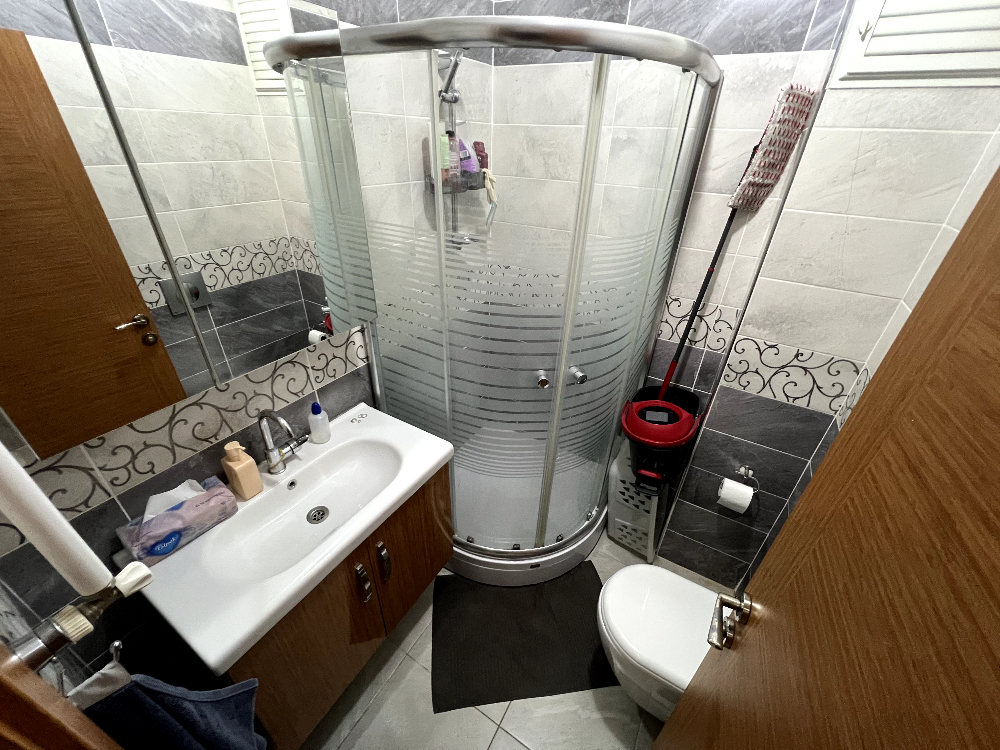 Kağıthane Çeliktepe satılık kapalı mutfaklı geniş 1+1 daire