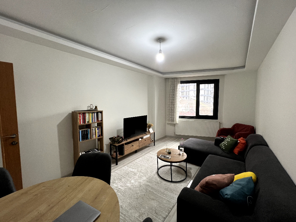 Kağıthane Çeliktepe satılık kapalı mutfaklı geniş 1+1 daire