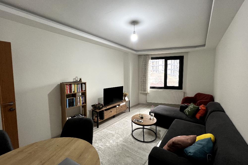 Kağıthane Çeliktepe satılık kapalı mutfaklı geniş 1+1 daire